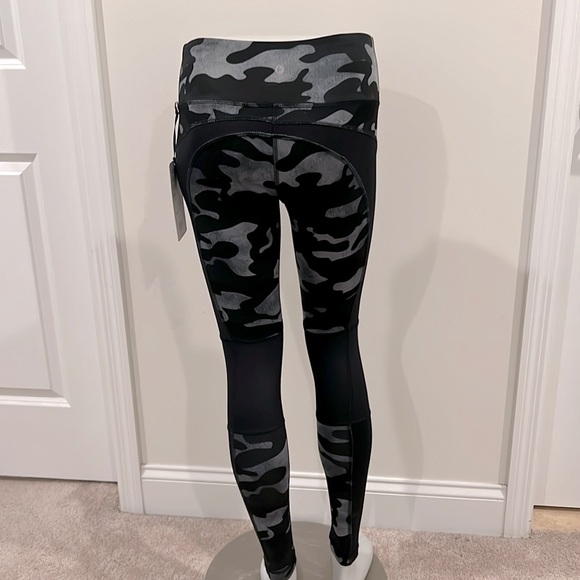 90 Degree by Reflex Prove Them Wrong Camo Leggings - Picture 4 of 9